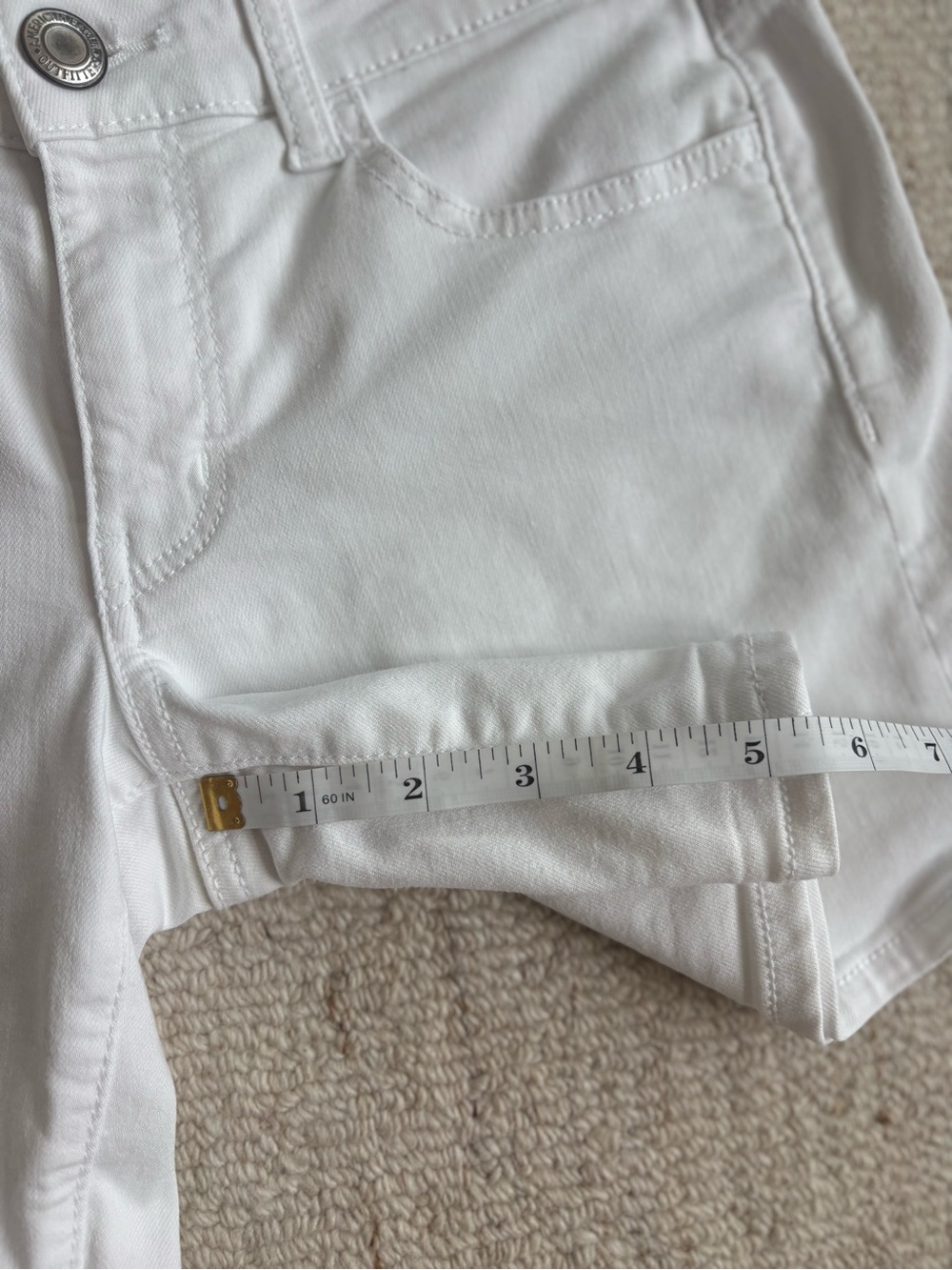 American Eagle AEO Twill Midi Shorts White Shorts Super Stretch - Size 6 - Picture 9 of 10
